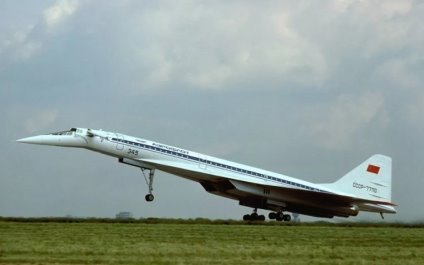 Советский авиалайнер Ту-144