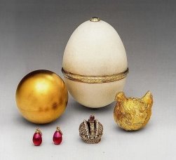 Пасхальное яйцо «Курочка», 1885 г. Представлено в Музее Фаберже Санкт-Петербург