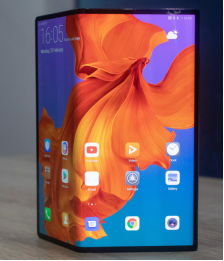 Внешний вид гибких мобильных устройств Samsung Galaxy Z Fold и Huawei Mate X