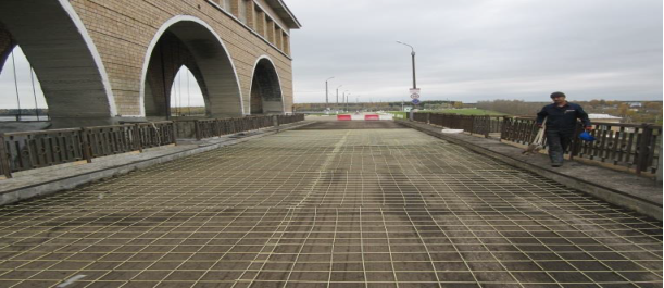Усиление дорожного полотна подъезда к мостовому переходу над поверхностным водосбросом Можайской плотины МГТУ