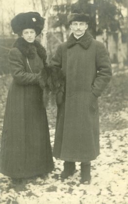 Мария Францевна и Ян Вячеславович Штангли. Вятка. 1912 (?). ГААО. Публикуется впервые
