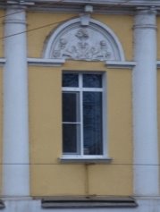 Окно второго этажа. Северный фасад дома прапорщицы Петровой (с 1902 г. купцов Беззубиковых)