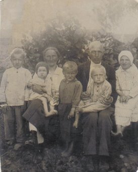 Довоенная фотография семьи Кирильчиков