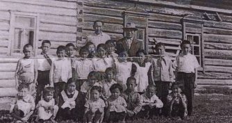 Встреча Маркова В.П с учащимися Даппарайской начальной школы в 1967 г.
