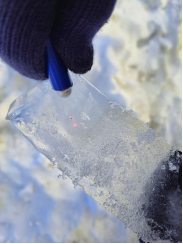 Измерение толщины куска небольшой льдины